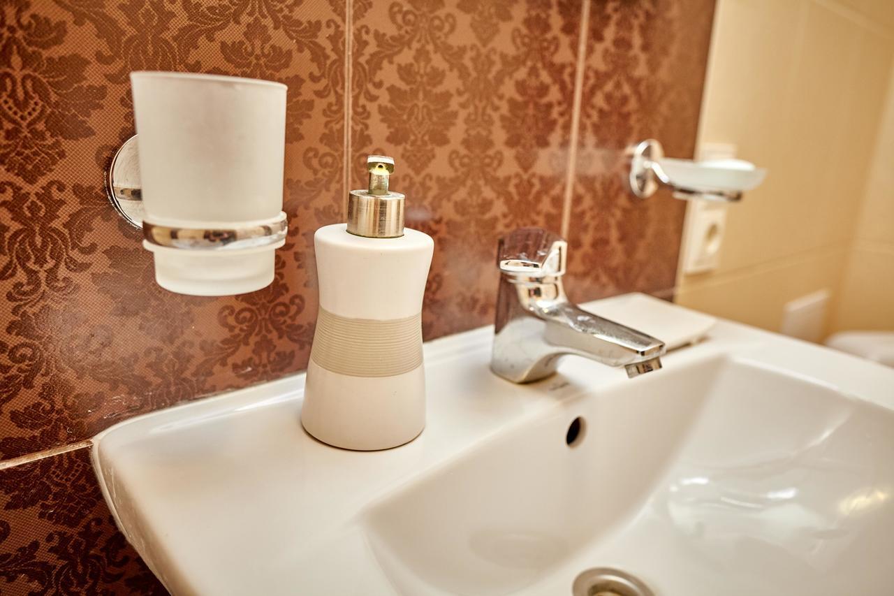 City Center Lux Family Apartment Винница Экстерьер фото